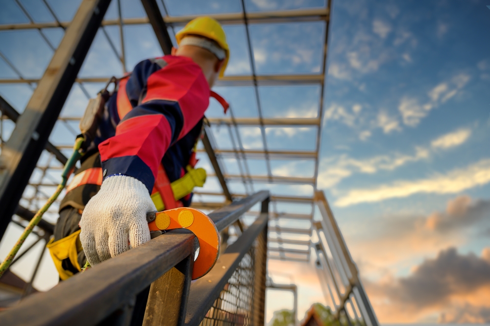 Safety,Equipment,Male,Construction,Worker,Working,At,Height,Wear,Safety